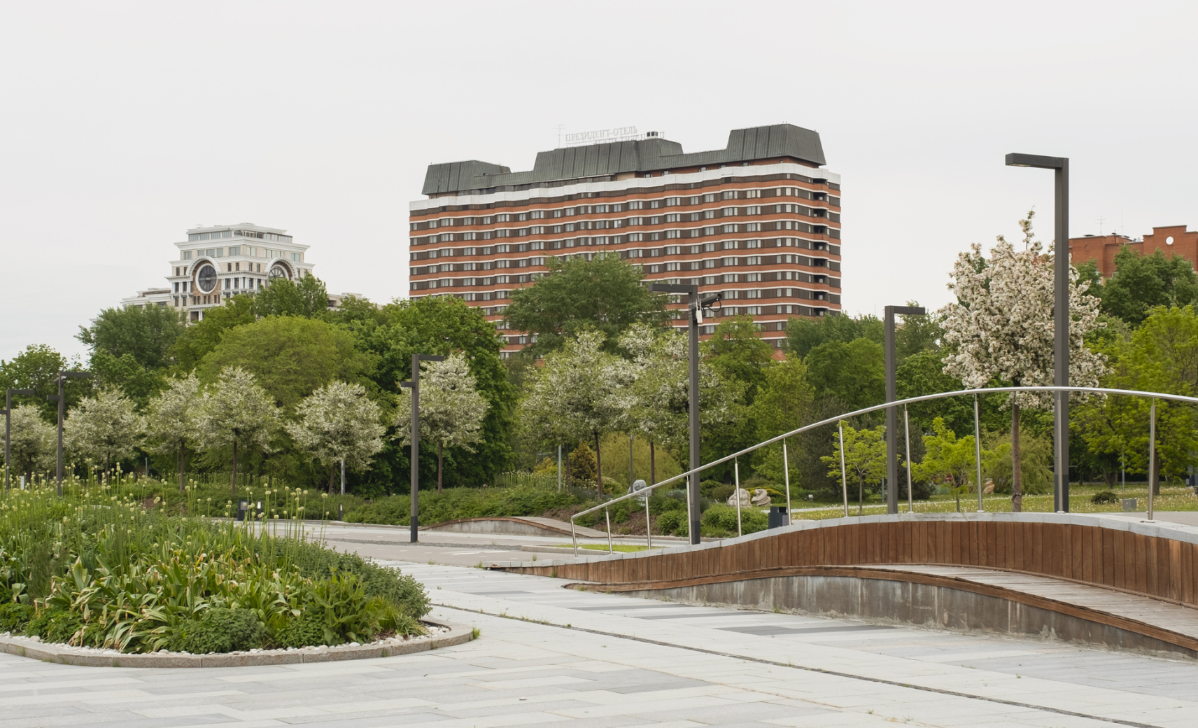 12 готовых марш­рутов по центру и неоче­видным местам