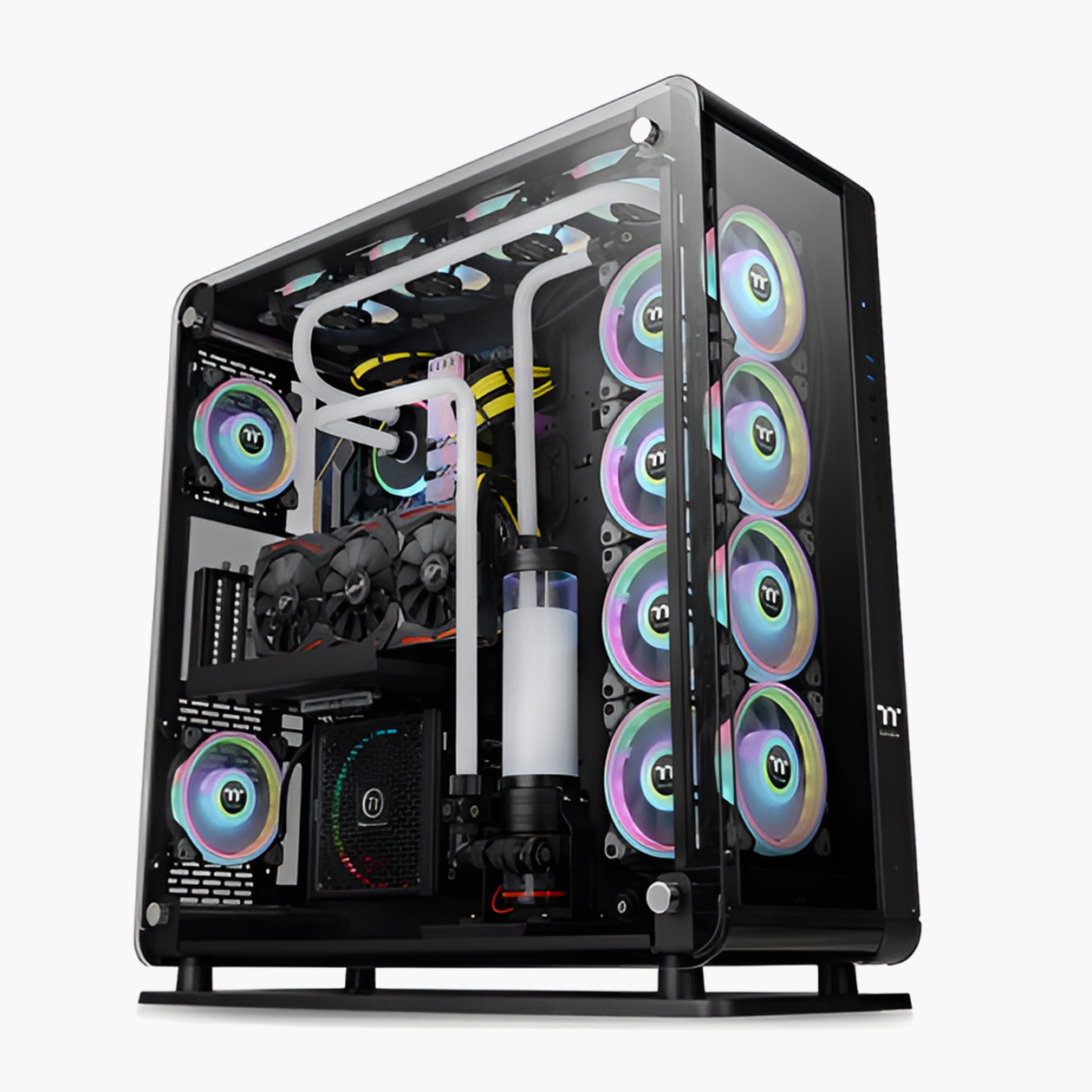 Это флагманский Thermaltake Core P8. В него можно установить самую большую материнскую плату, до восьми видеокарт и четыре радиатора СЖО. В DNS такой стоит 26 799 ₽. Источник: ru.thermaltake.com