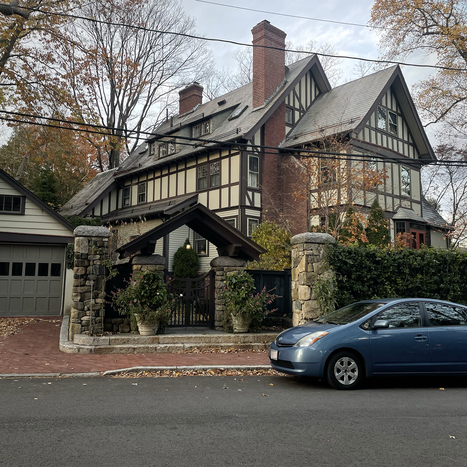 Америка — малоэтажная страна. Это один из бесконечного количества домов, которые мне понравились в США. Осенняя версия