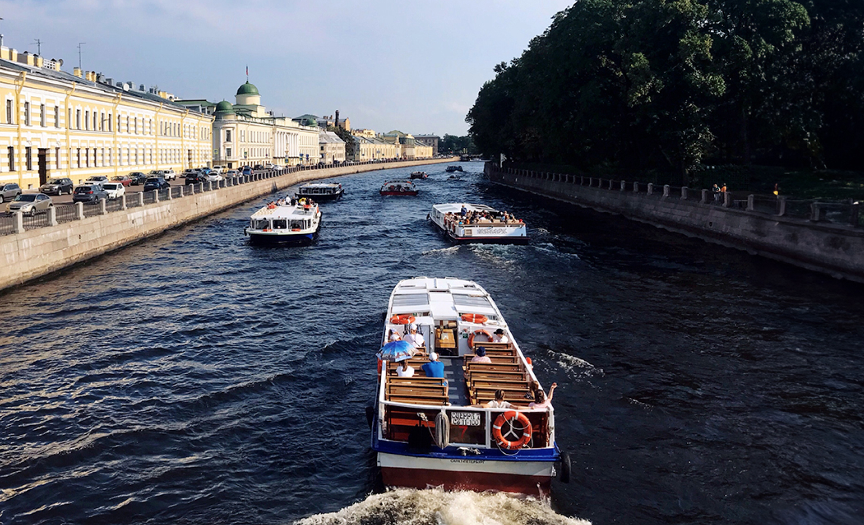 Водная прогулка по каналам Петербурга