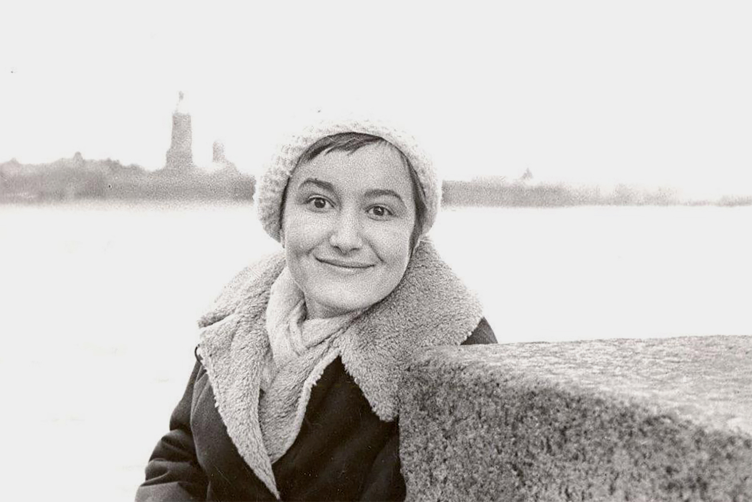 Мама находила время готовить из ничего для семьи из четырех человек, принимать гостей, содержать дом в идеальной чистоте, при этом столько работать и быть невероятно элегантной