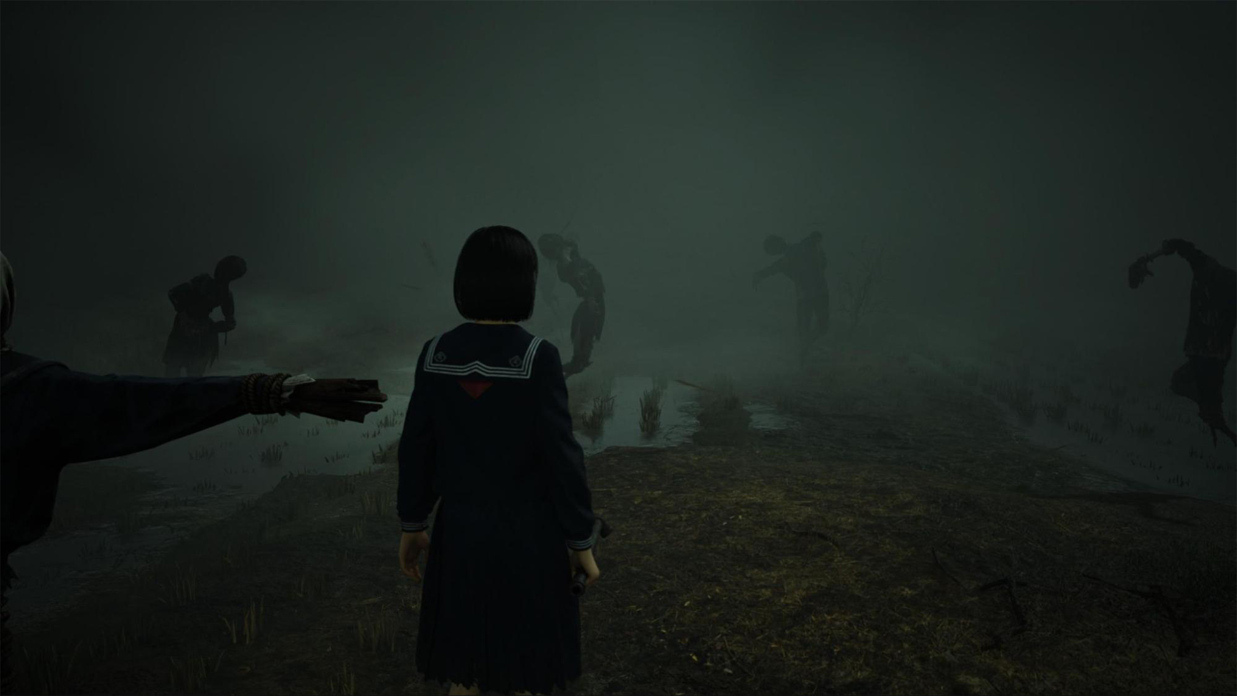 Дважды за игру встречаются манекены, которые двигаются, если на них не смотреть. По задумке они должны пугать, но на деле не представляют особой угрозы и умирают с нескольких тычек