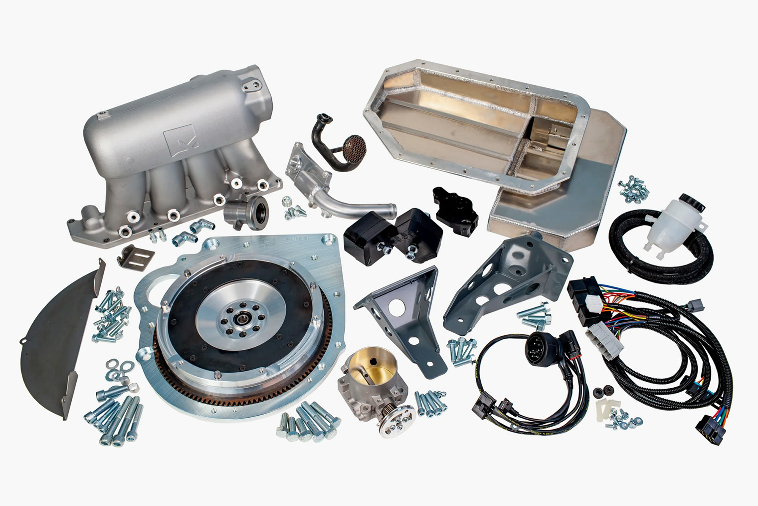 Один из примеров готового набора для популярных свапов нештатных двигателей — детали, которые нужны, чтобы установить двигатель от Хонды в старую BMW 3. Стоит такой набор около 5 тысяч долларов. Источник: kpower.industries