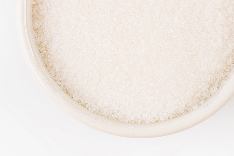 Сахар категории «Экстра» белоснежный и сыпучий. © vkusvill.ru