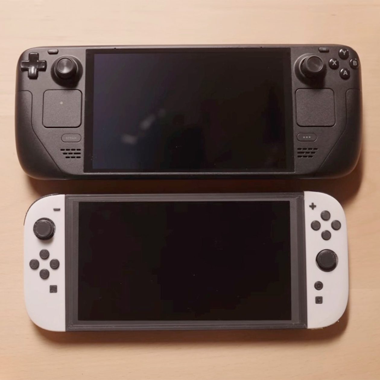 Сравнение Steam Deck и копии Switch 2, распечатанной на 3D-принтере. Источник: reddit.com
