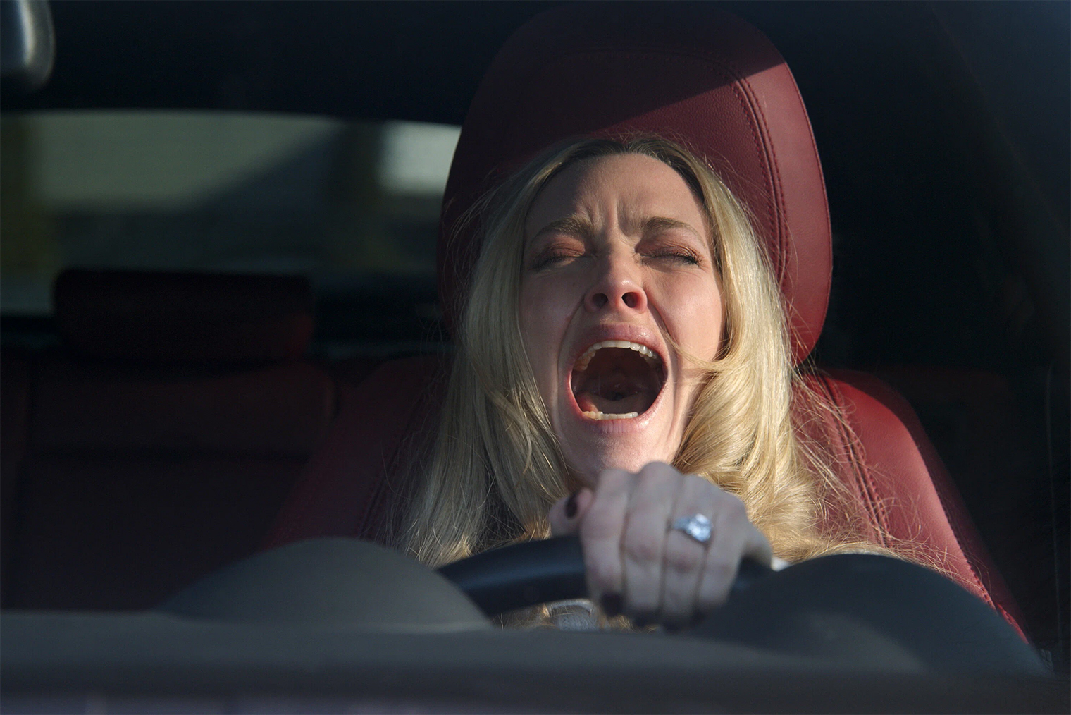 Одна из главных причин высоких сборов — сарафанное радио. Оно и неудивительно: когда зрители видят невероятный сюжетный поворот, они сразу хотят поделиться впечатлениями с близкими и друзьями