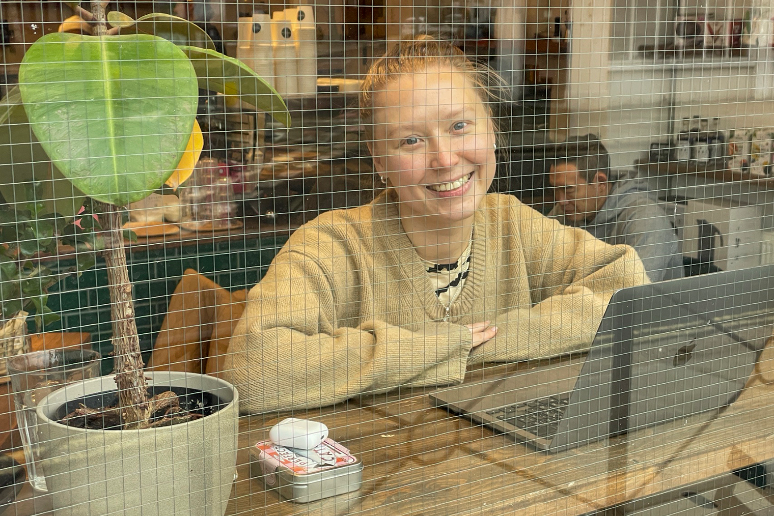 Сижу в любимой кофейне и готовлю очередное эссе