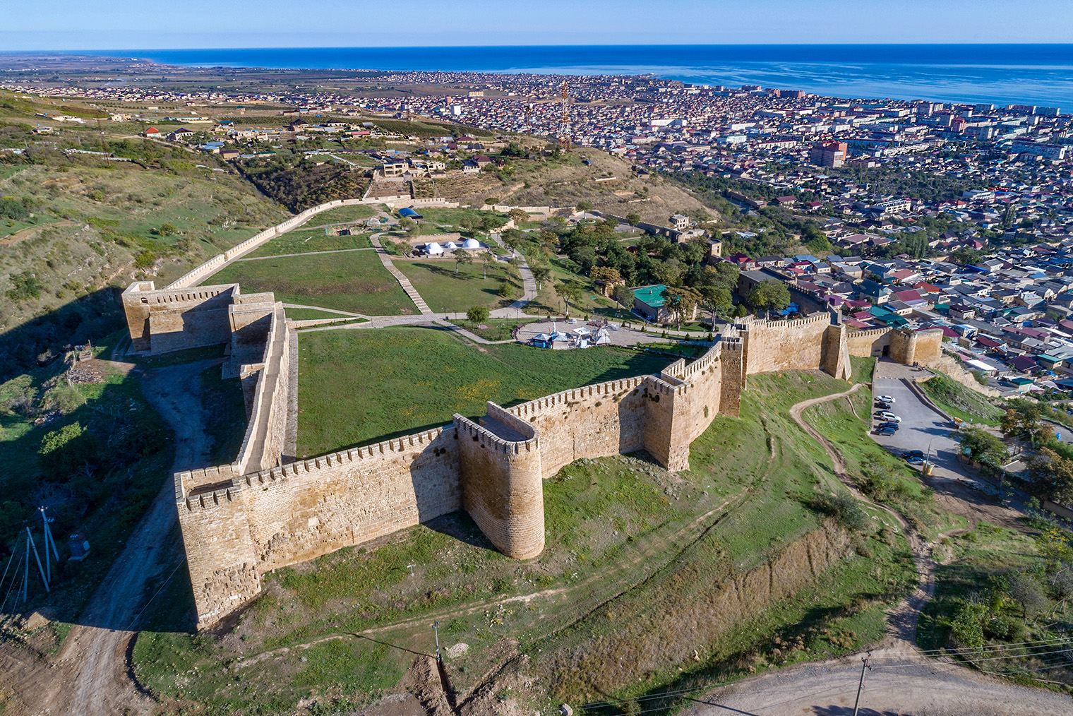 Крепость Нарын⁠-⁠кала. Фотография: shushonok / Shutterstock / Fotodom