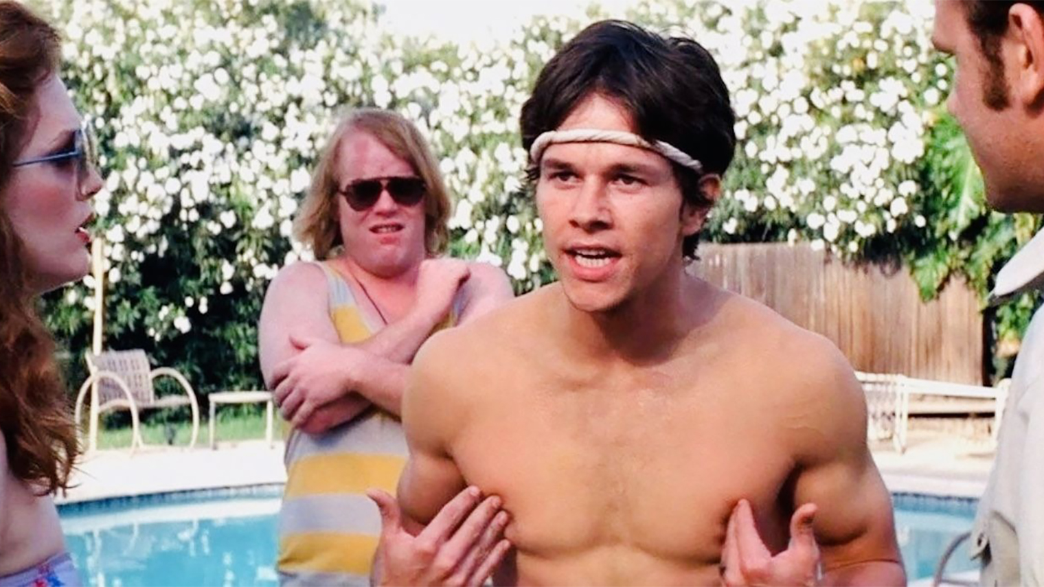 Размер члена Дирка Дигглера — около 33 сантиметров, но для съемок использовали муляж длиной всего 18 сантиметров. Этот искусственный пенис Марк Уолберг долгое время хранил дома. © New Line Cinema