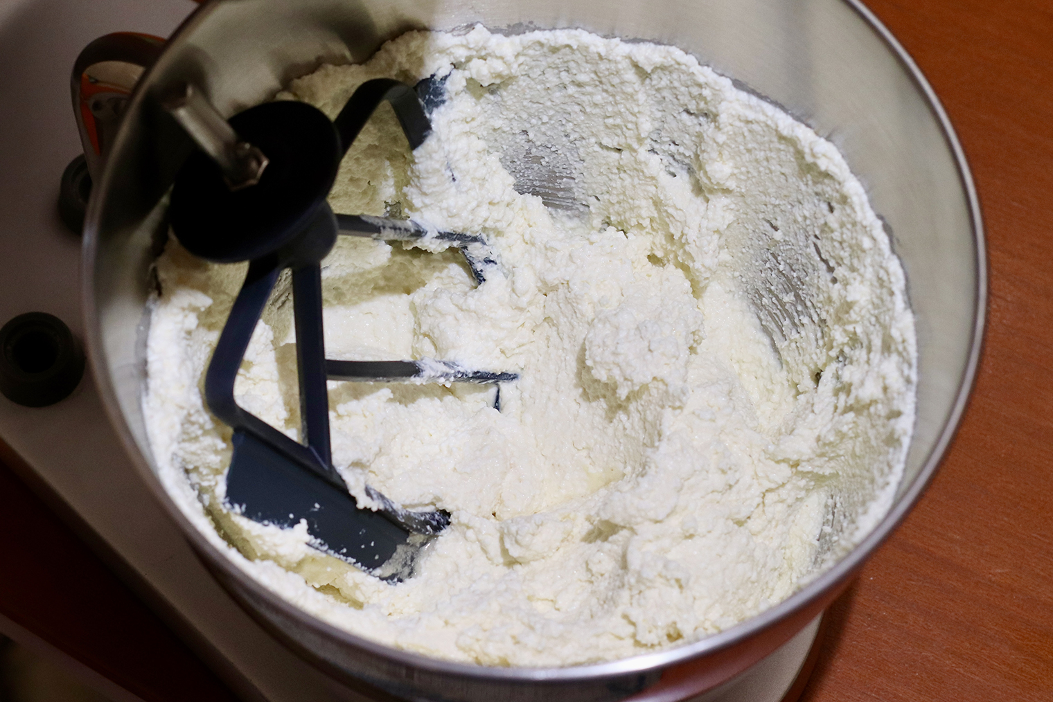 Смесь должна быть без комочков — так текстура запеканки будет однородной и нежной