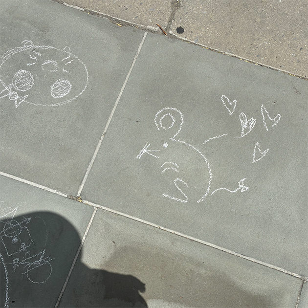 Кстати, мы сегодня с ребятами нарисовали мою любимую мышь мелом для доски из лабы