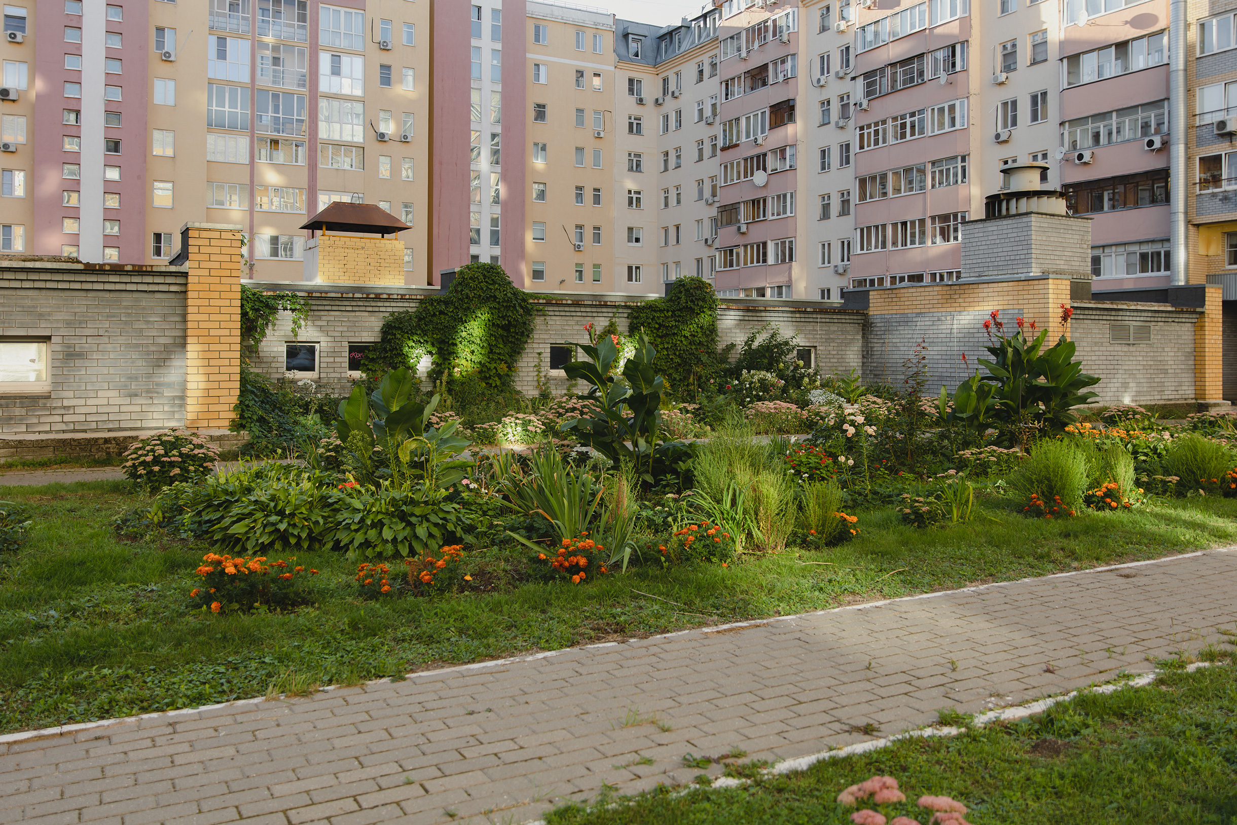 Осенью я делаю зарисовки композиций на следующий сезон. Хочется, чтобы каждый год во дворе было что-то новенькое