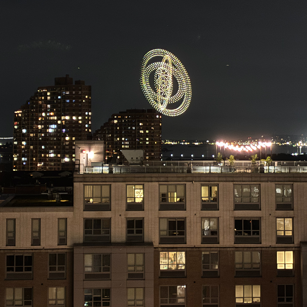 С нашего берега видно хорошо, выглядит футуристично