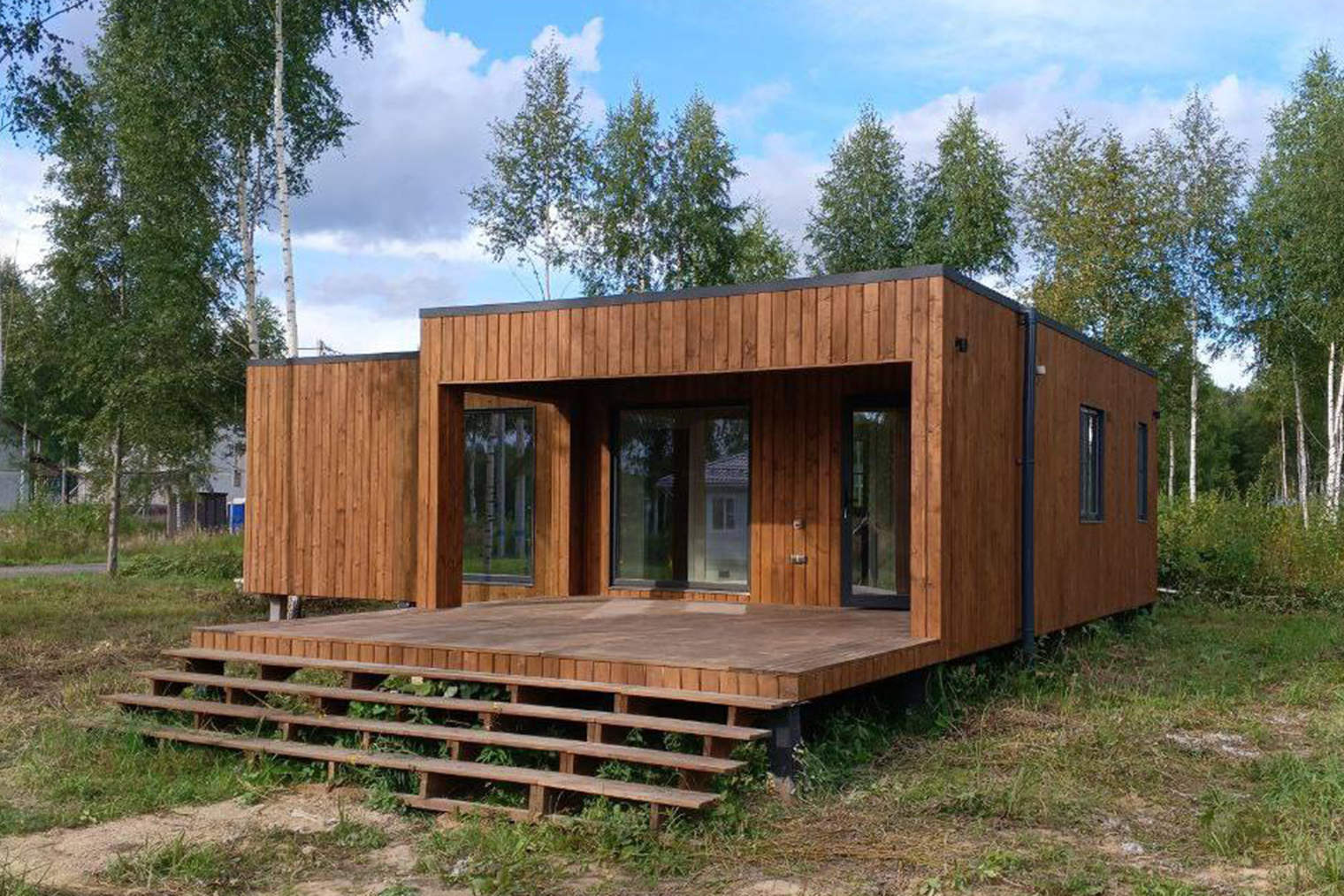 Фото похожего дома с сайта компании. Справа виден водосток. Источник: idolhouse.ru