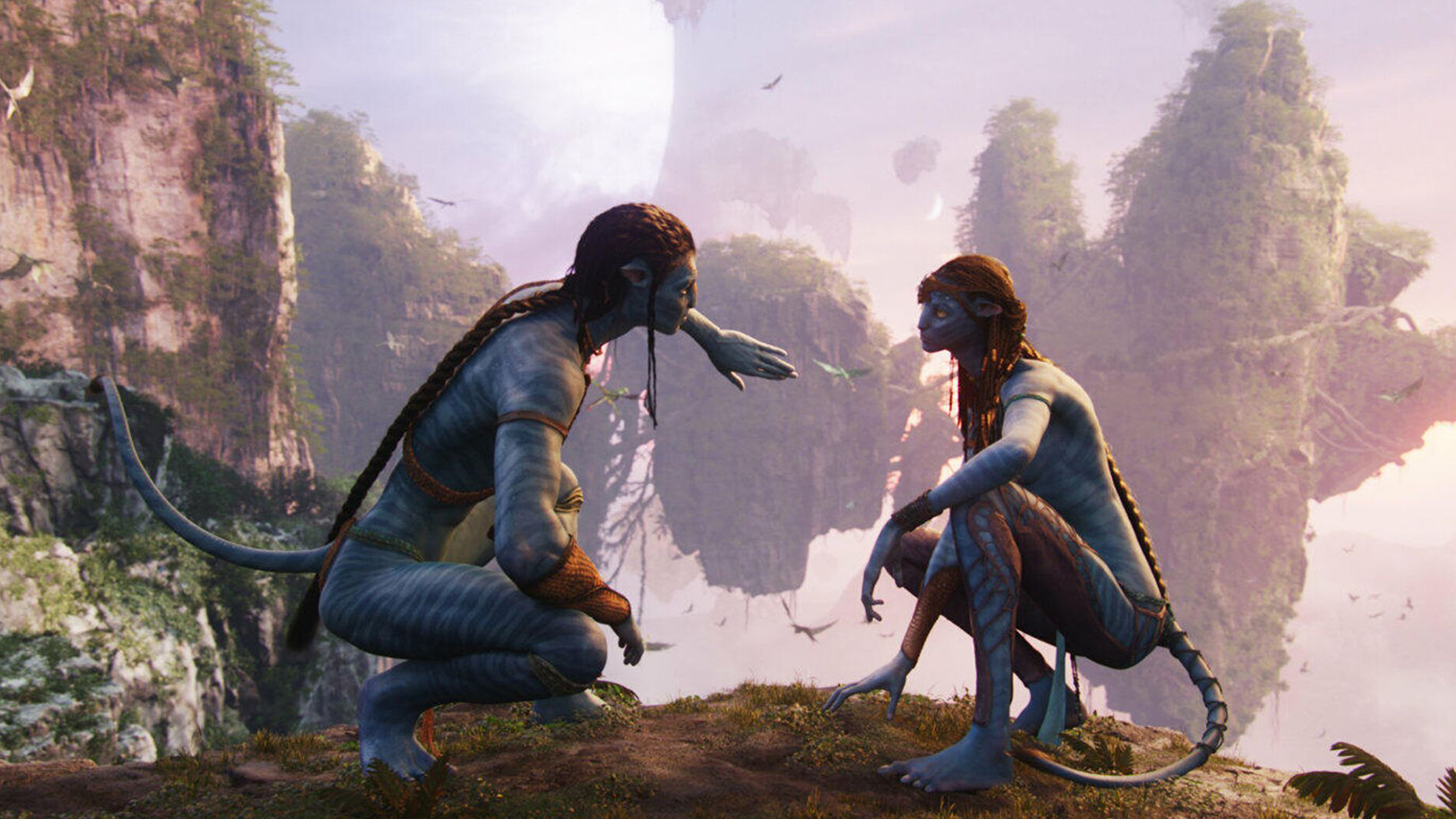 У аватаров и их потомства на руках по пять пальцев, у настоящих На’ви — по четыре