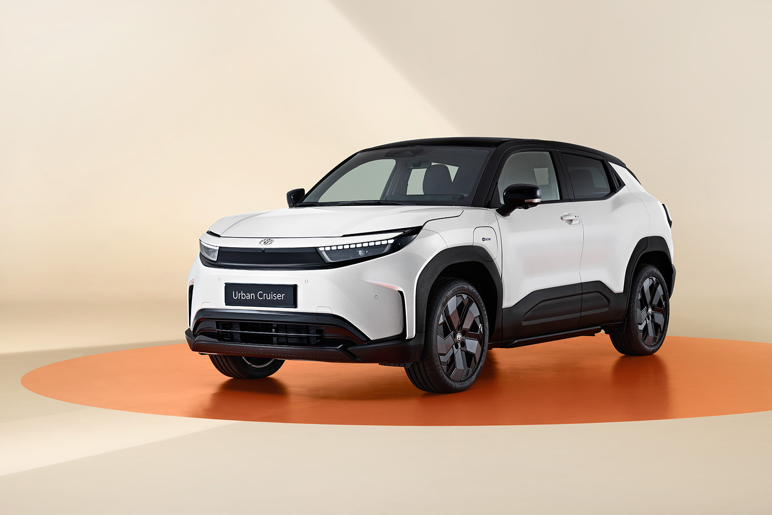 Toyota Urban Cruiser и Suzuki e-Vitara используют одну и ту же платформу, но внешне совершенно не похожи. Источник: newsroom.toyota.eu