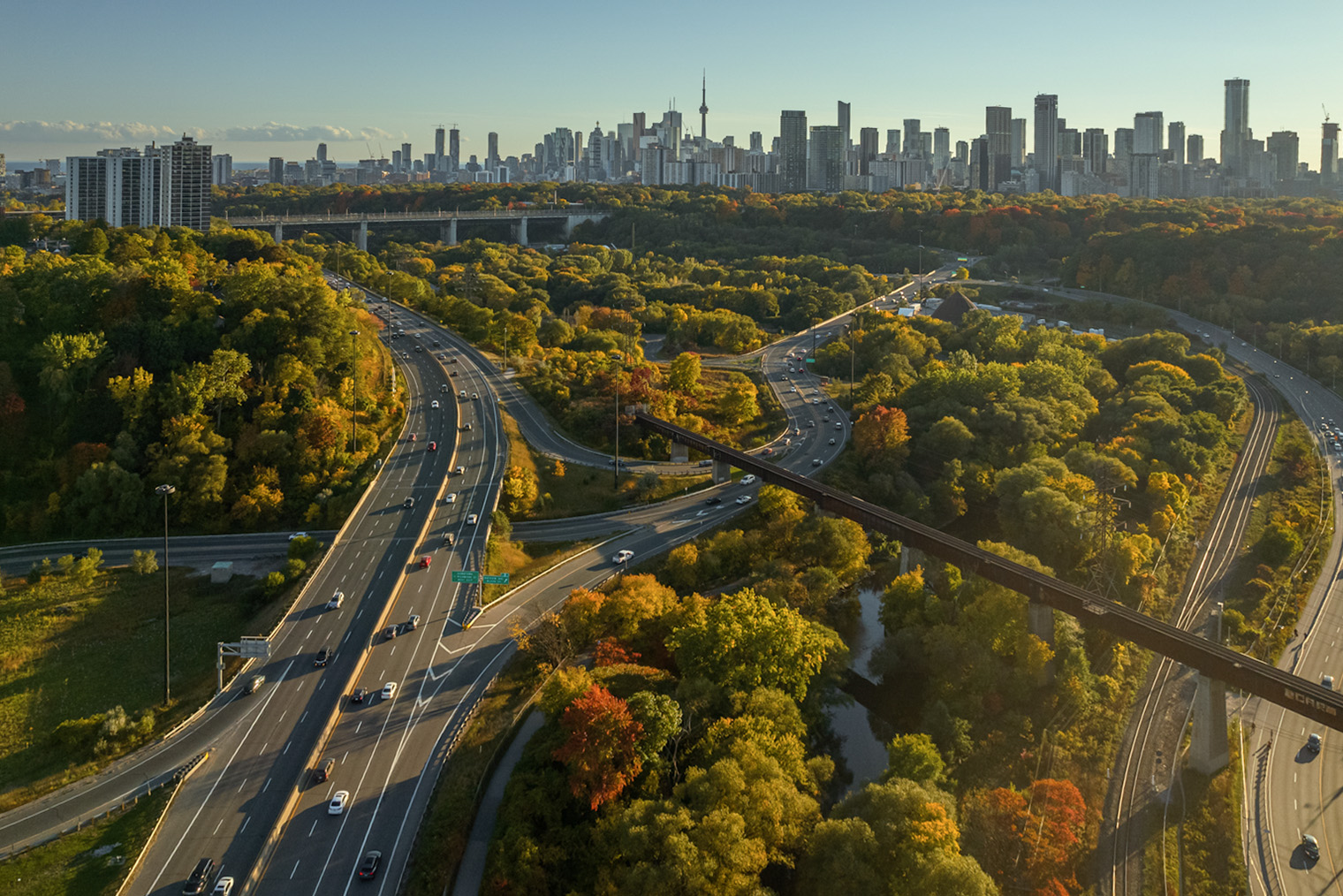 Вид на Торонто со стороны Don Valley Parkway