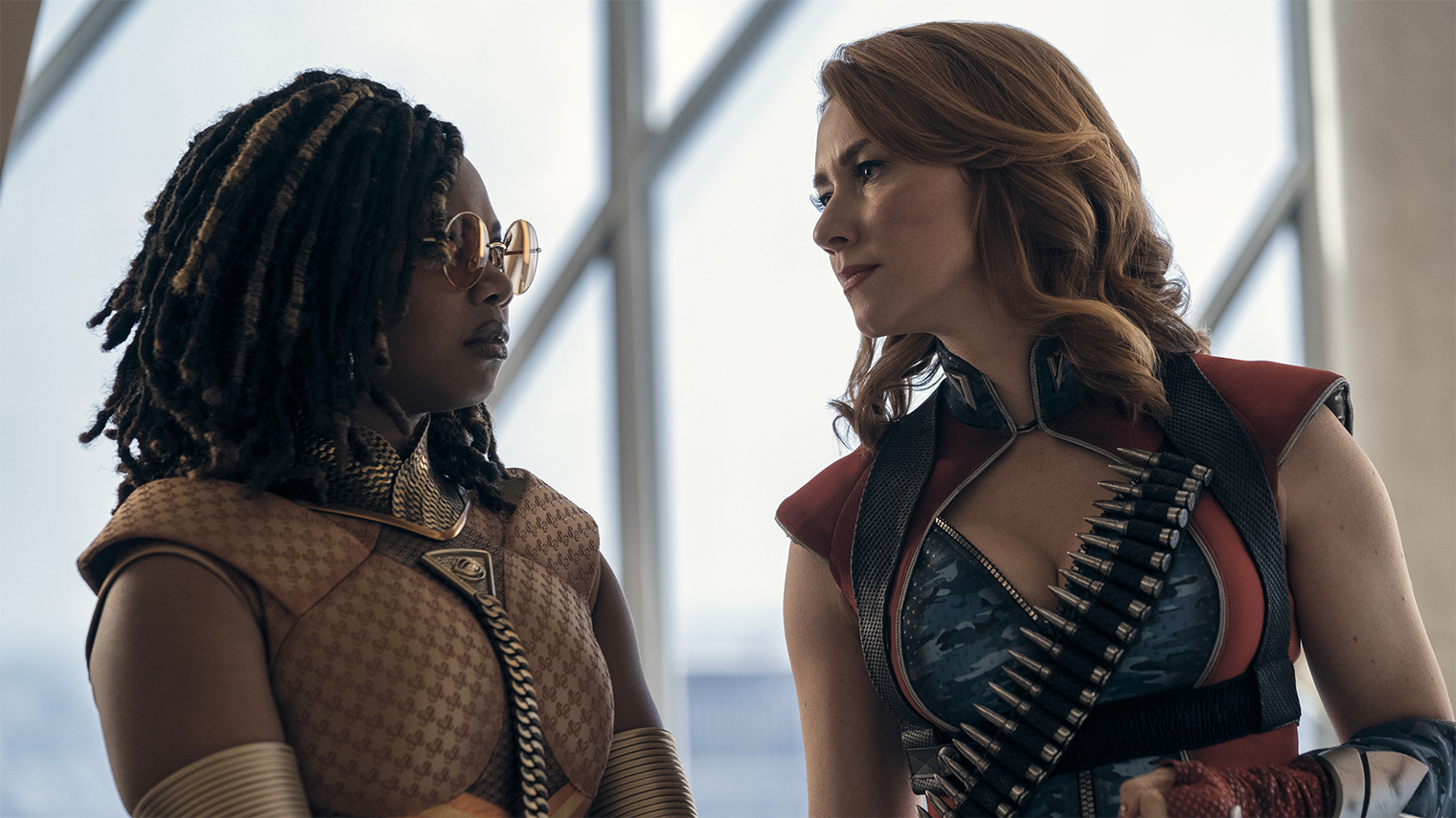 Опасаясь за свою жизнь, в финале сезона Эшли вкалывает себе препарат «Ви»