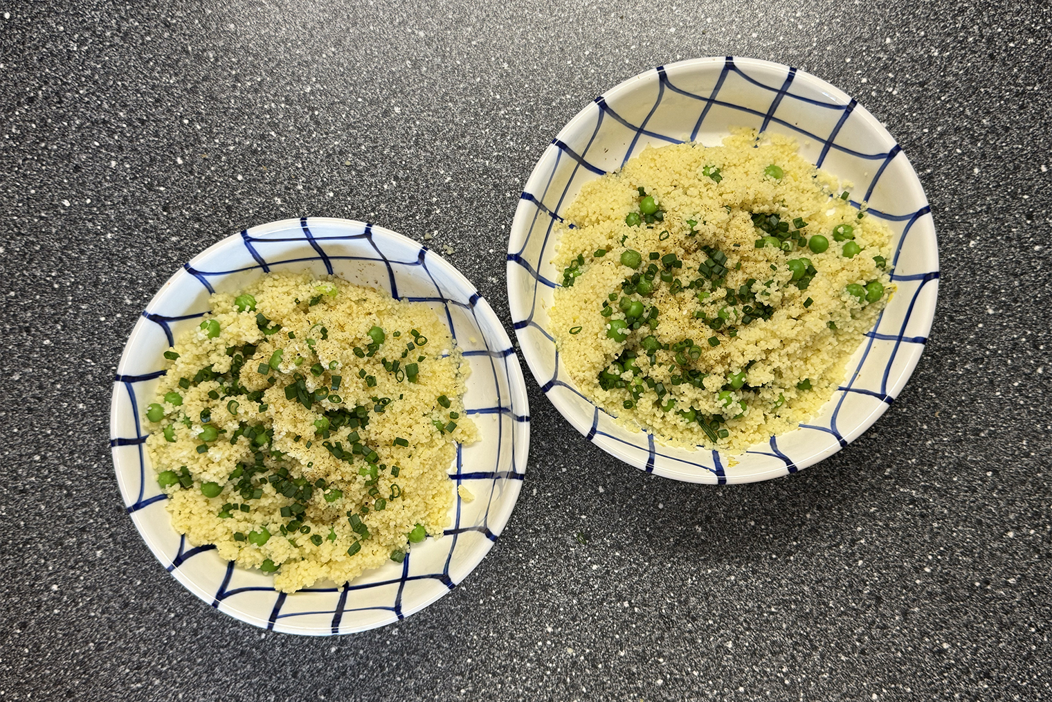 Готовый кускус с горошком