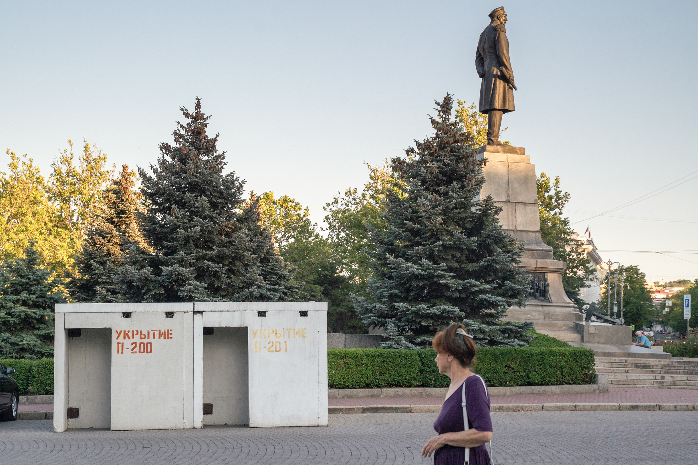 Укрытия в Севастополе выглядят как конструкции из бетонных блоков. Также спрятаться можно, например, в паркингах и подземных переходах
