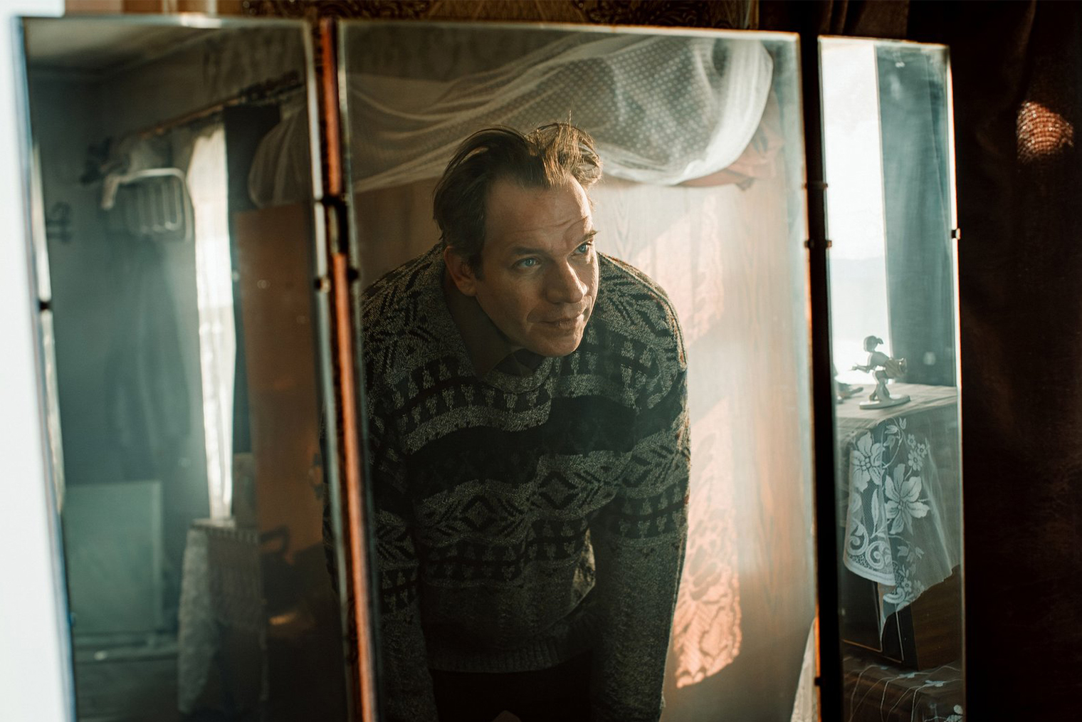 Прототип Самойлова, маньяк Николай Джумагалиев, действительно был признан невменяемым. Он сбежал из больницы и скрывался около двух лет, собирая лекарственные растения и обменивая их на еду