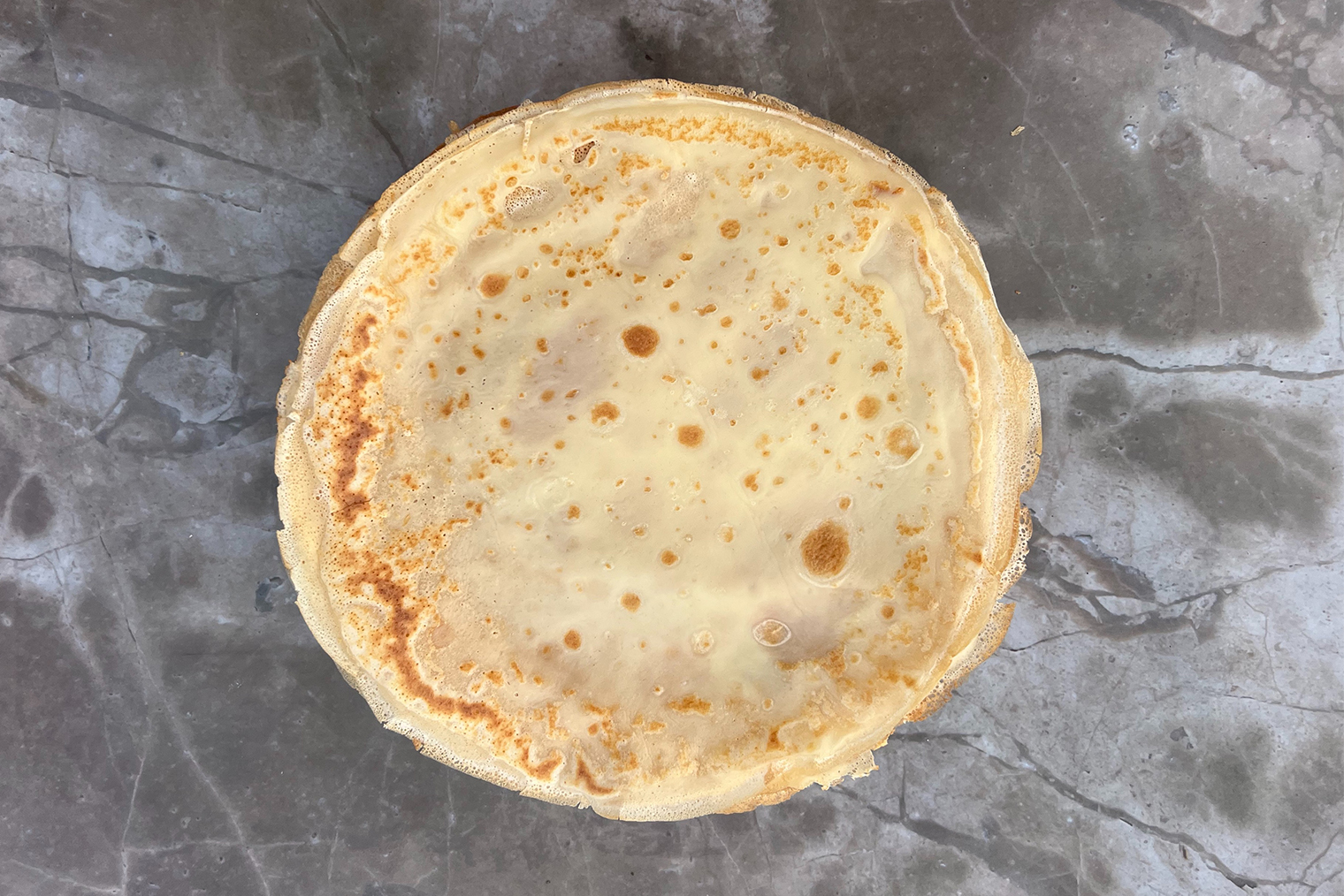 Из этого количества теста у меня получилось 22 блина — все ушли на торт