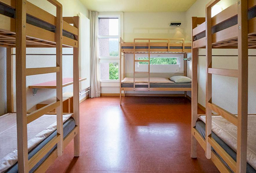 Кровать в общем шестиместном номере в Zurich Youth Hostel