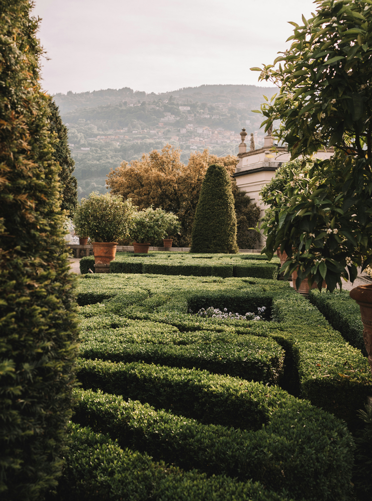 Благодаря теплому мягкому климату итальянские регулярные сады смотрятся потрясающе. Фотография: Mikita Yo / Unsplash