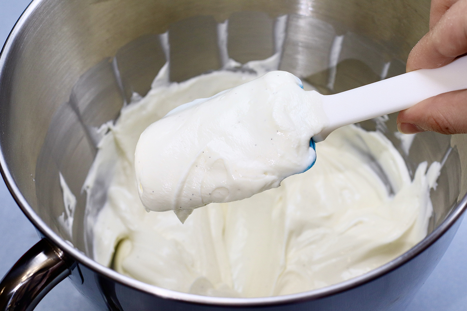 По желанию в крем можно добавить ванильный сахар или натуральную ванильную пасту