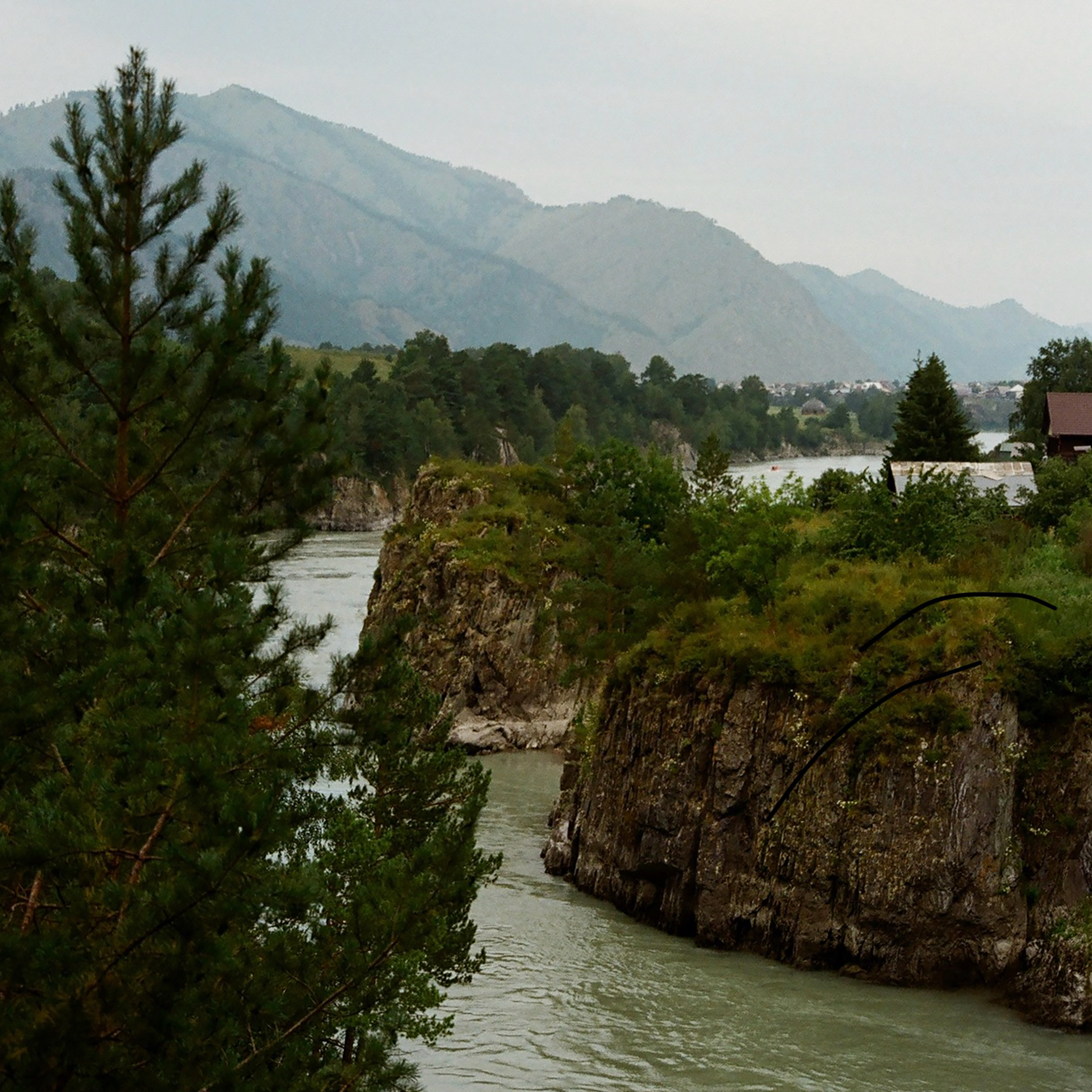 Тот самый остров Патмос, о котором я столько читала в путеводителях. В реальности совсем не впечатлил. Максимально туристический: людей много, природы мало. Доехали для галочки, прошлись по подвесному мостику и быстренько ретировались. Пожалеть не пожалели, но если бы не попали сюда, ничего не потеряли бы