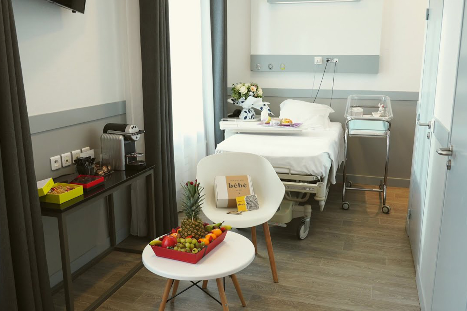 Так выглядит палата за 850 € ( ₽) за ночь. Источник: Ramsay Santé / YouTube.com