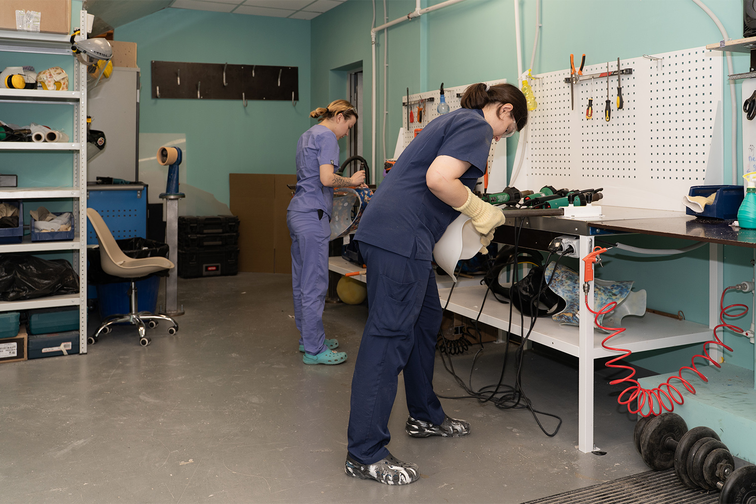 А они покупают у нас оборудование и заказывают сложные изделия