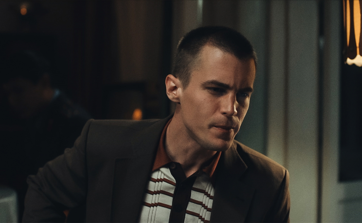 Боков в исполнении Ивана Янковского — вовсе не гениальный сыщик на манер Родиона Меглина, но тараканов в голове ему хватает. Кадр: Wink