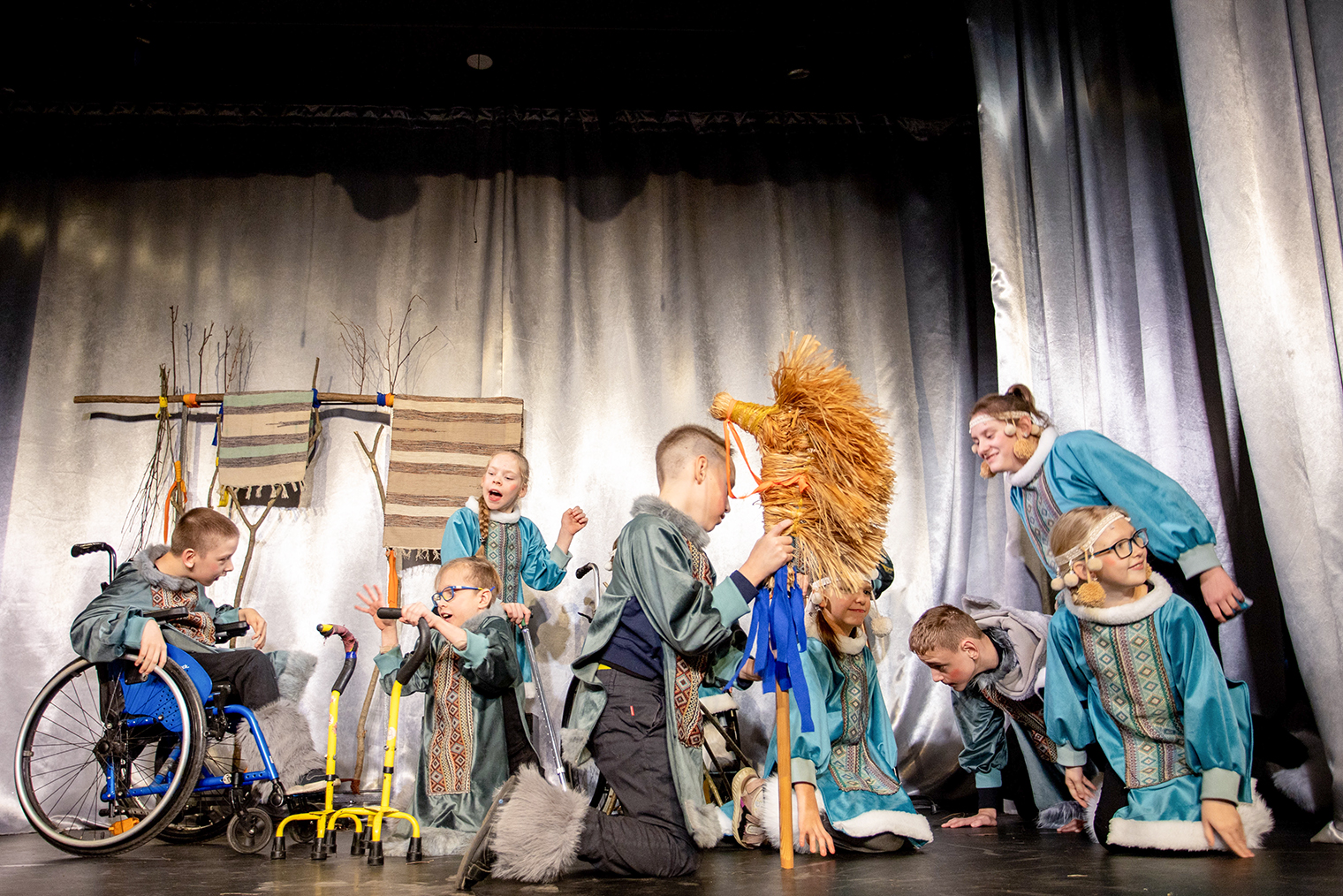 Это наш спектакль «Непослушный медвежонок» — увлекательная, наполненная северным колоритом история о том, как найти свое место в мире. Источник: vk.com