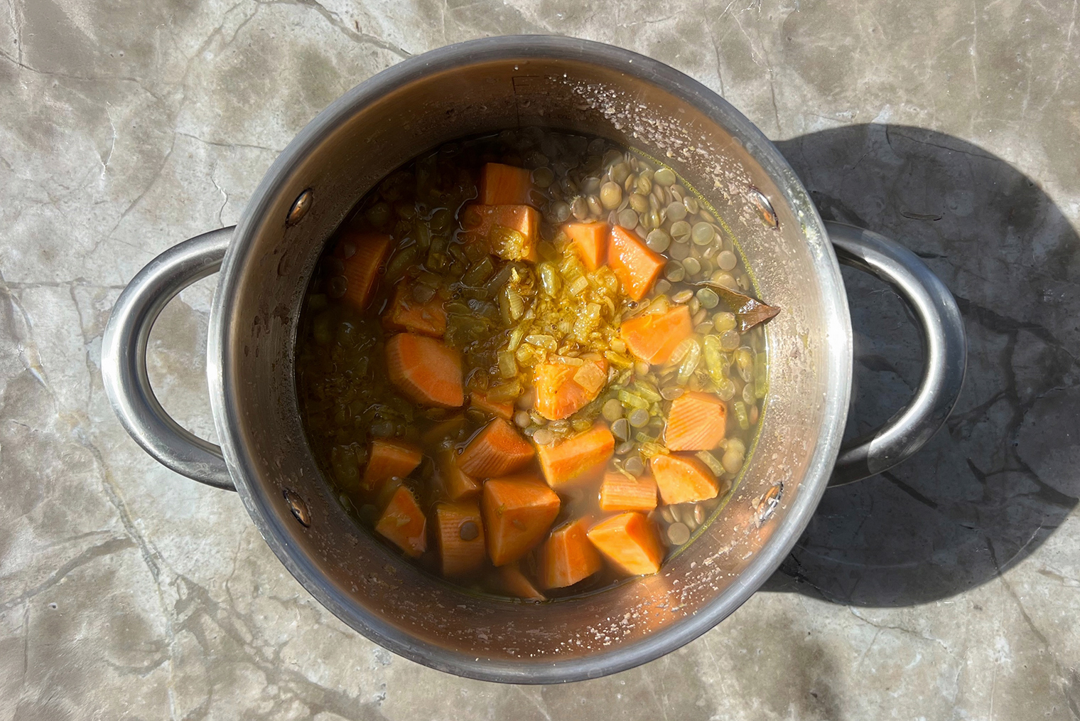 Готовый гарнир из чечевицы с бататом