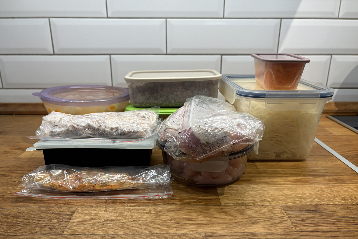 Заготовки из продуктов на неделю. За кадром осталась еще треть кочана капусты