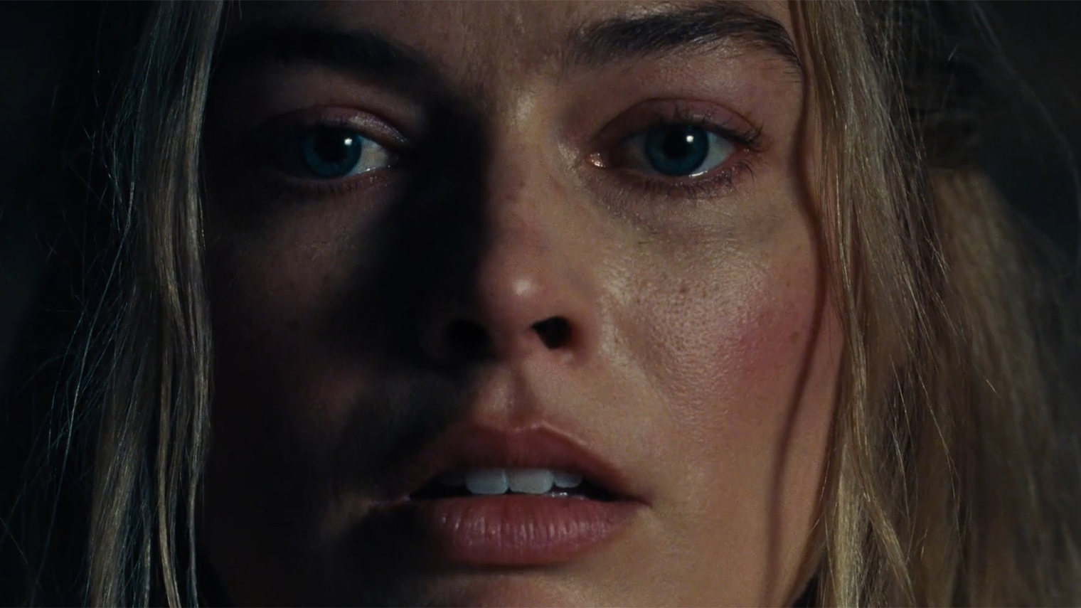 Марго Робби призналась (сайт недоступен из РФ), что «Грозовой перевал» будет еще более провокационным, чем прошлый фильм Феннел «Солтберн»