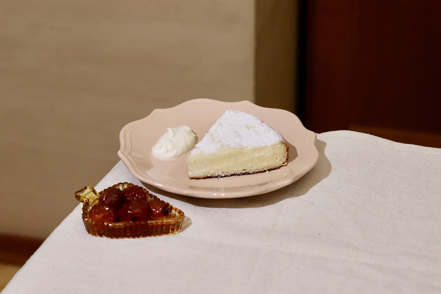 В качестве топинга подойдет варенье, ягоды или сгущенка