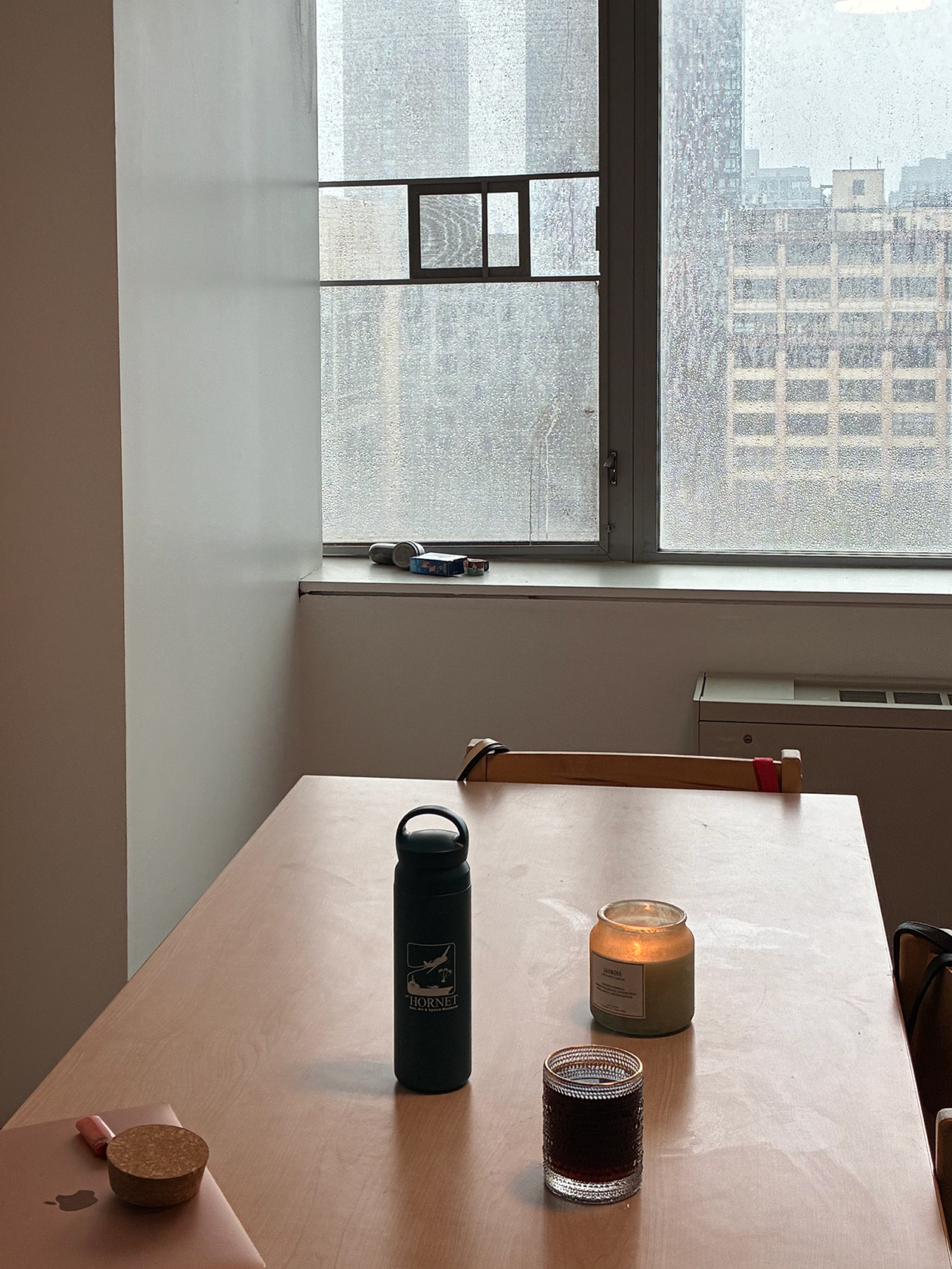 За окном дождь