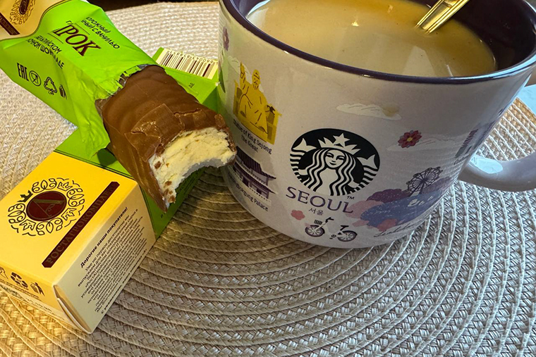 Мой традиционный завтрак с чашкой из Кореи