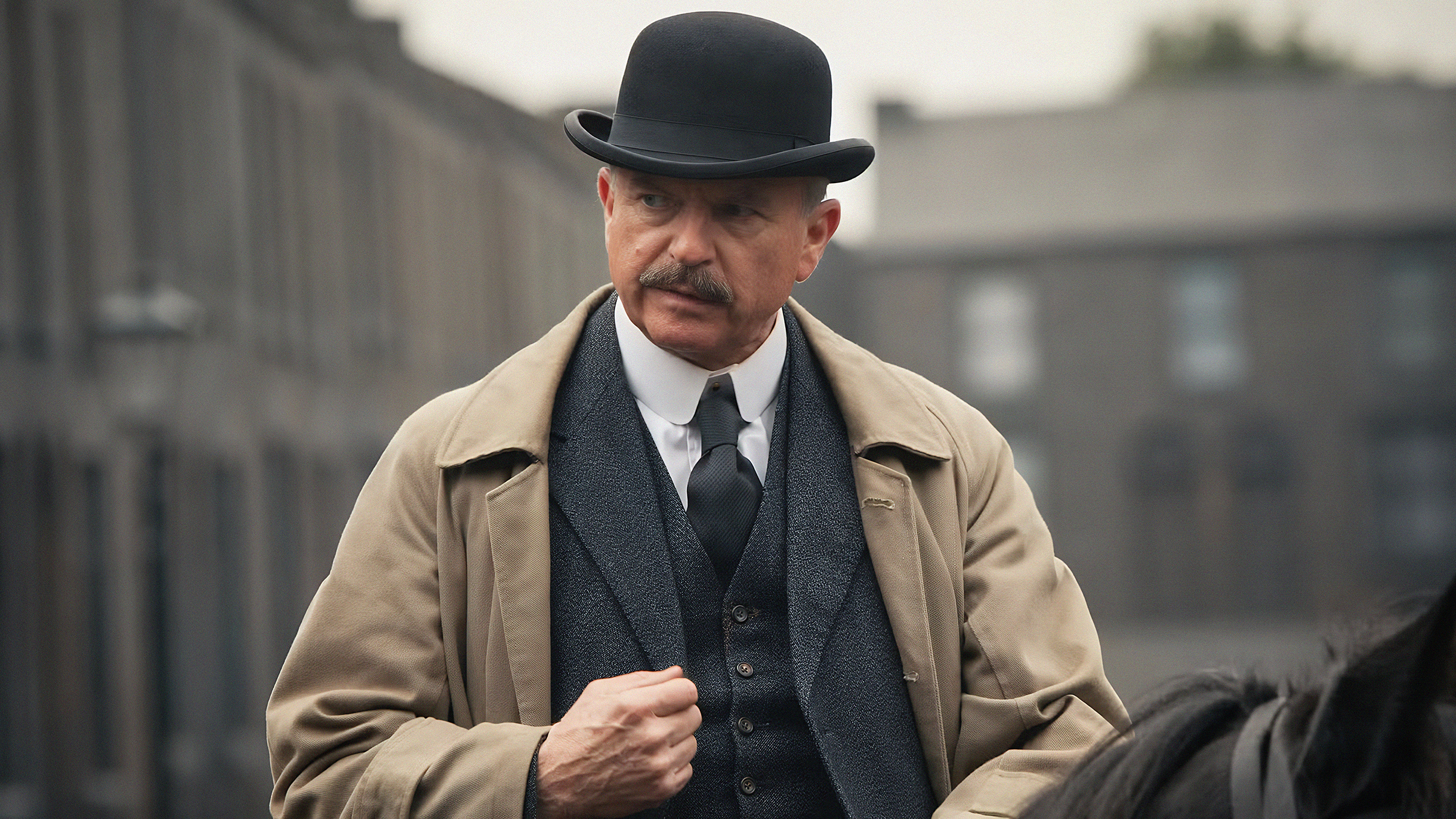 Честера Кэмпбелла — главного врага «Острых козырьков», — сыграл Сэм Нил из «Парка Юрского периода»