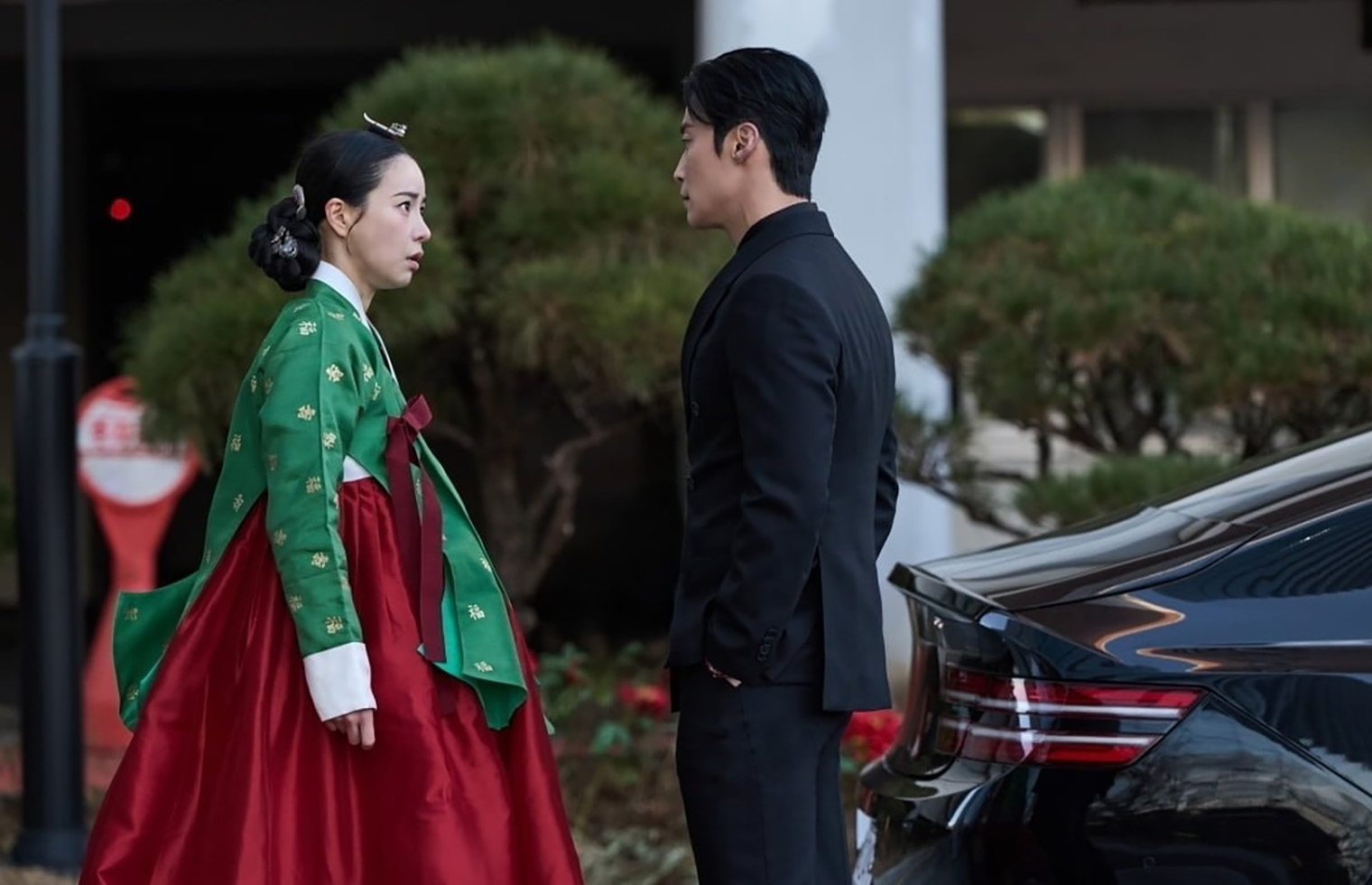 «Дивный новый мир» станет вторым полноценным проектом в карьере режиссера Хан Тхэ-сопа. Ранее он снял молодежную спортивную дораму «Взбодрись». © SBS