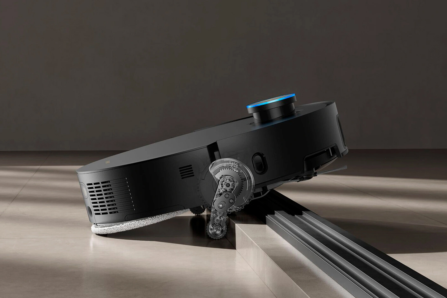 Выдвижные ножки Dreame X50 Master обеспечивают проходимость двойных порогов общей высотой до 6 см. Источник: dreame-store.ru