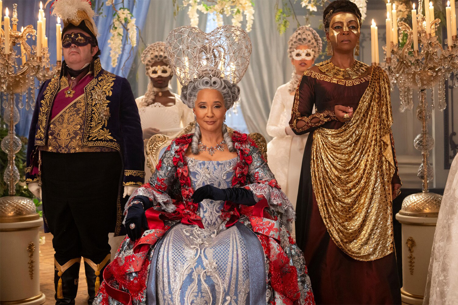 Королева Шарлотта все еще занимает важное место в сериале. В новых эпизодах делается акцент на дружбе монаршей особы и леди Дэнбери