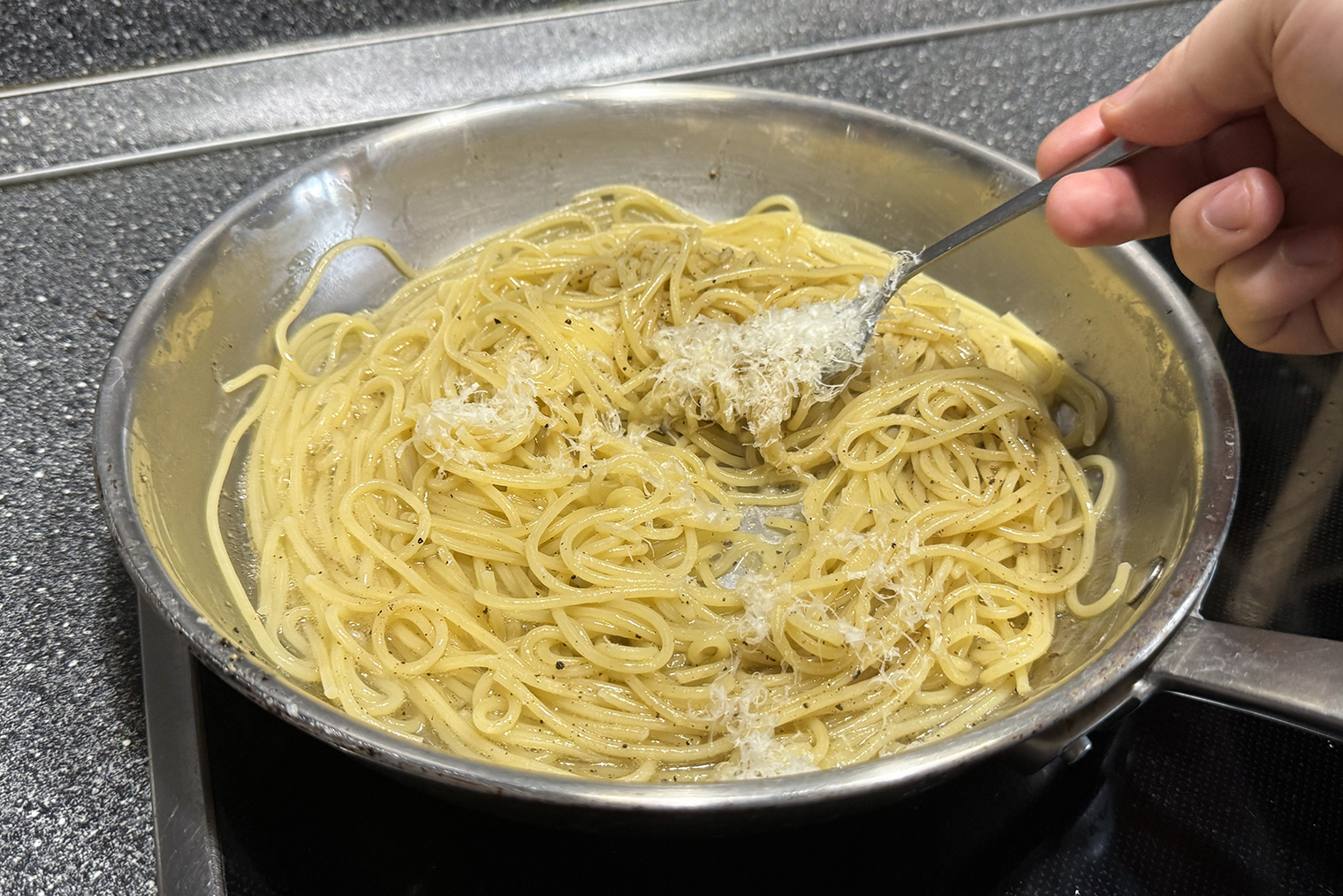 Старайтесь распределять сыр равномерно, иначе он скомкуется