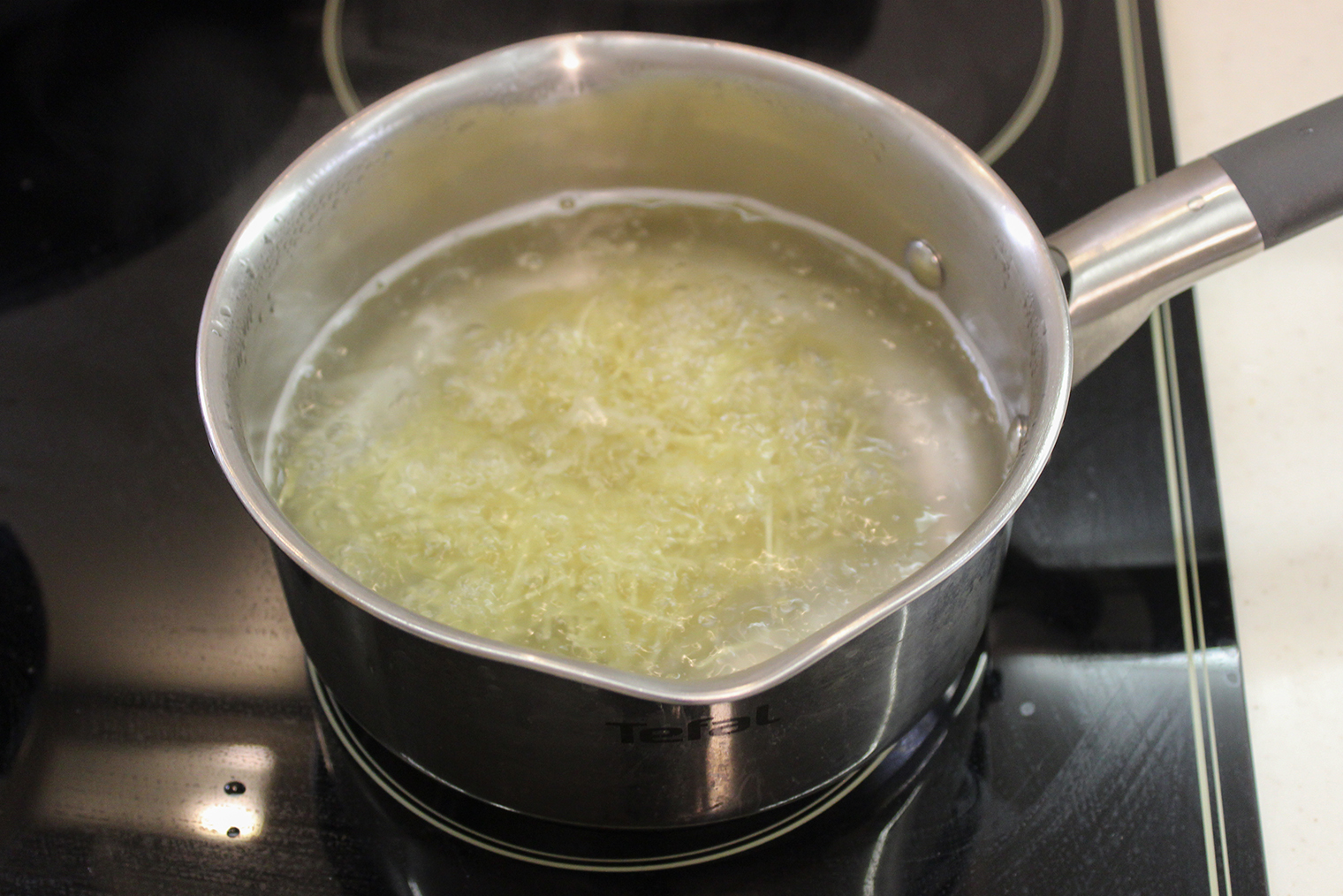 Вместо вермишели можно взять сломанные в нескольких местах спагетти