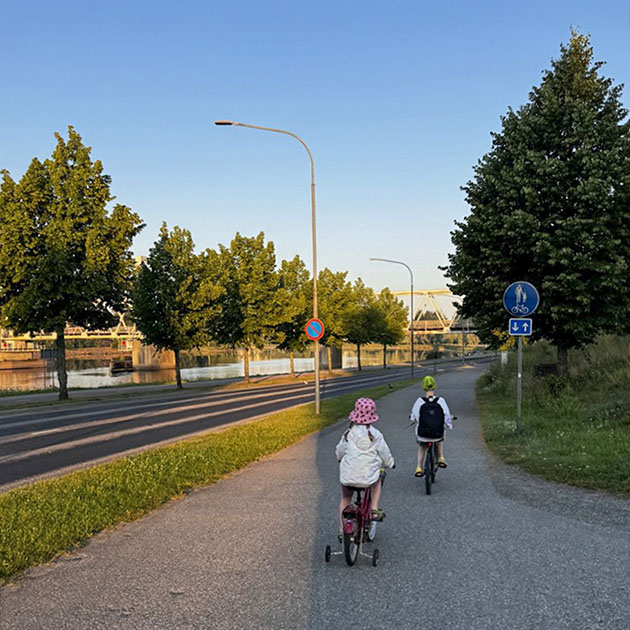 Едем на станцию на велосипедах
