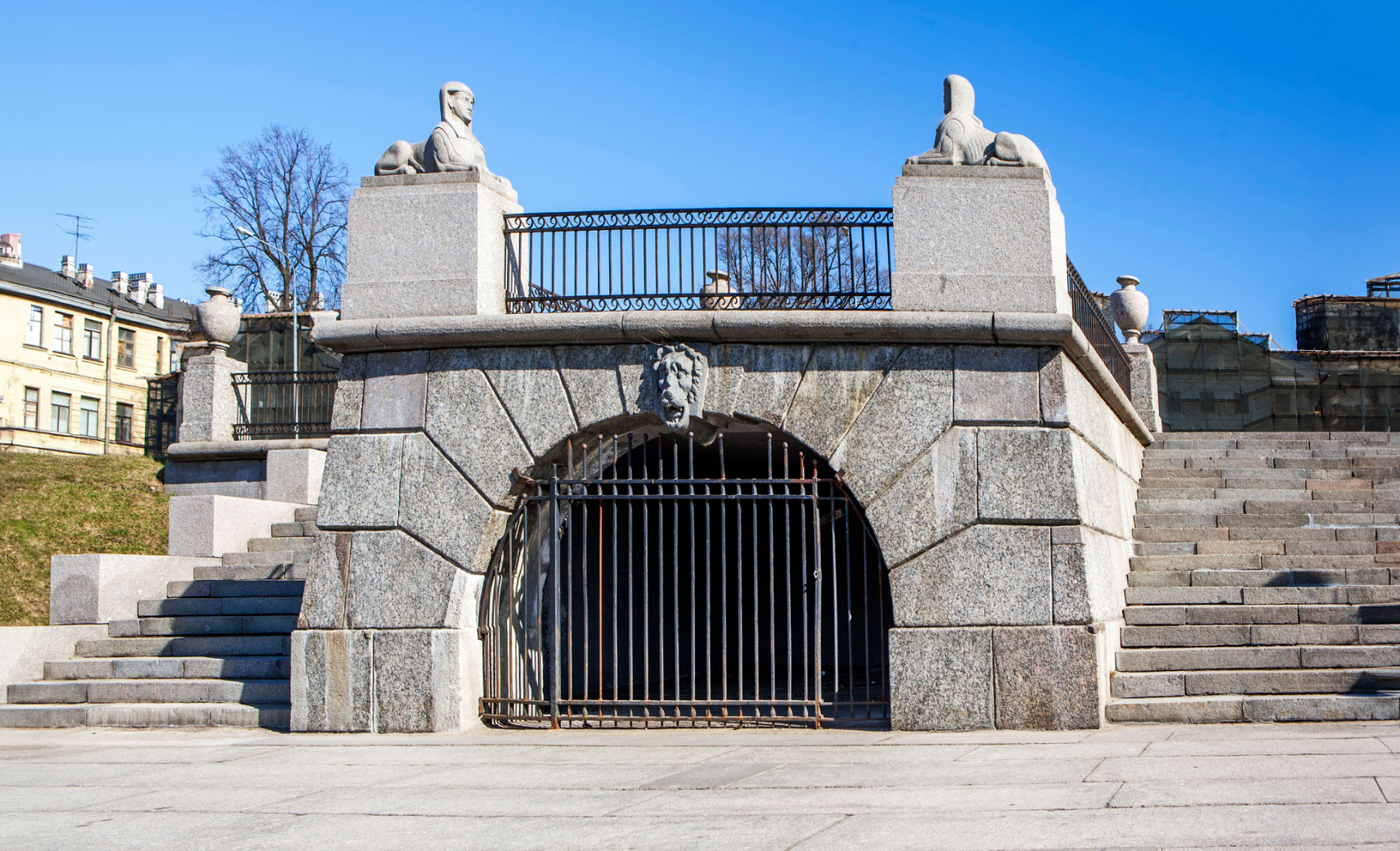 Сфинксы на Свердловской набережной