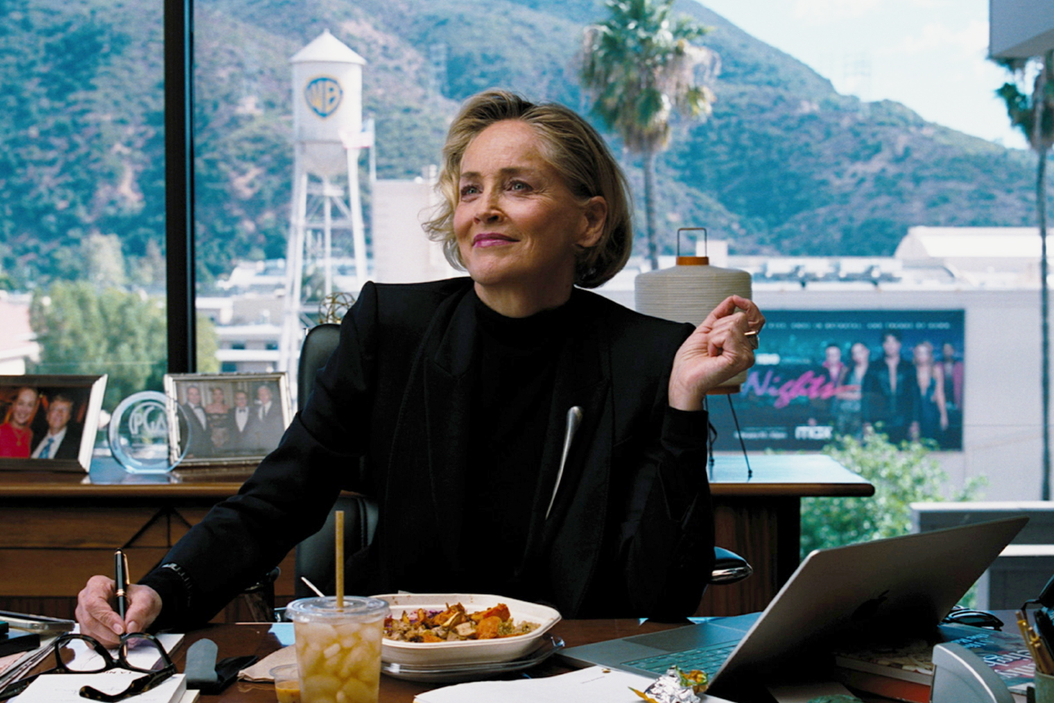 Шерон Стоун сыграла начальницу Лекси