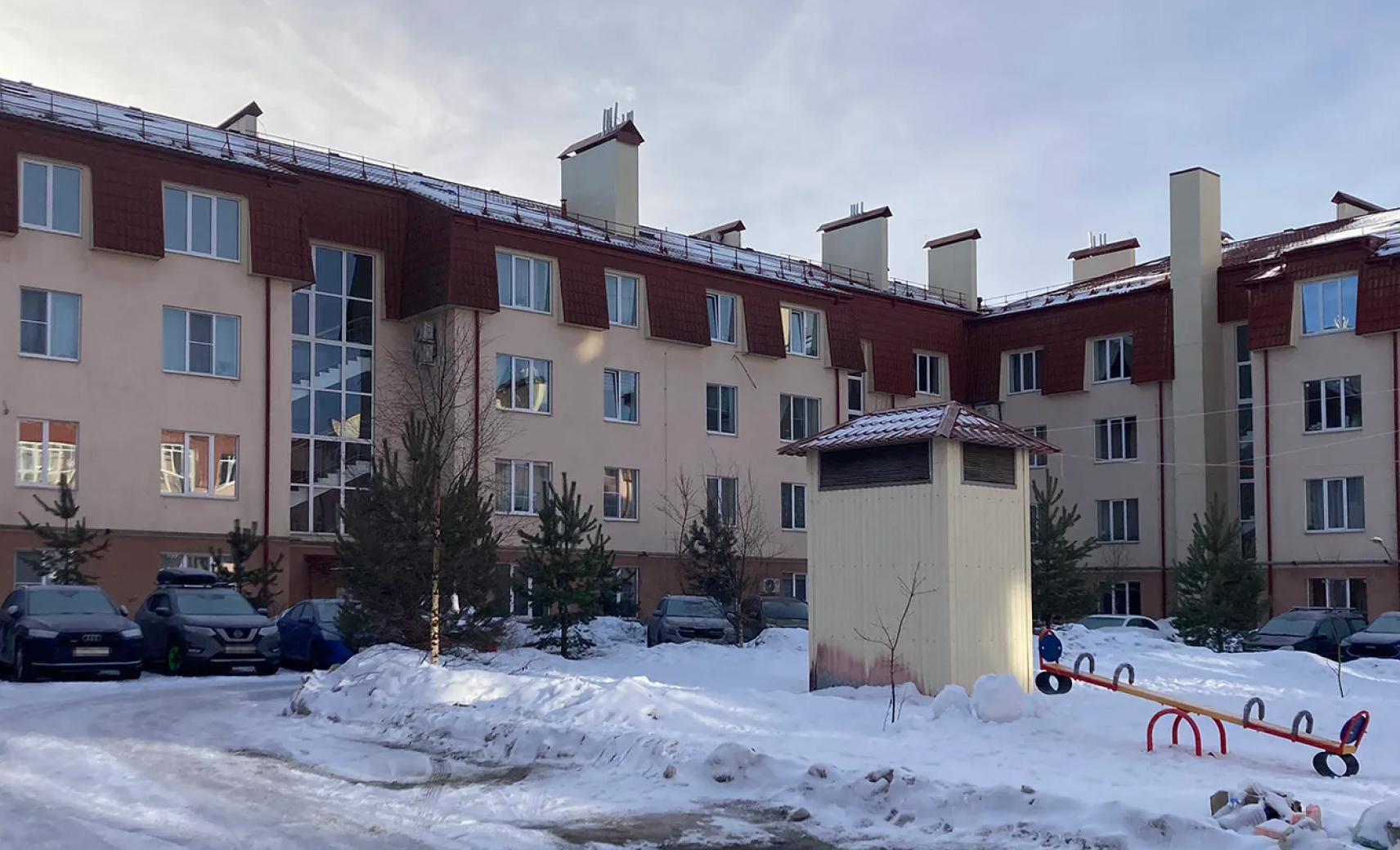 О таунхаусе около озера в Сестрорецке